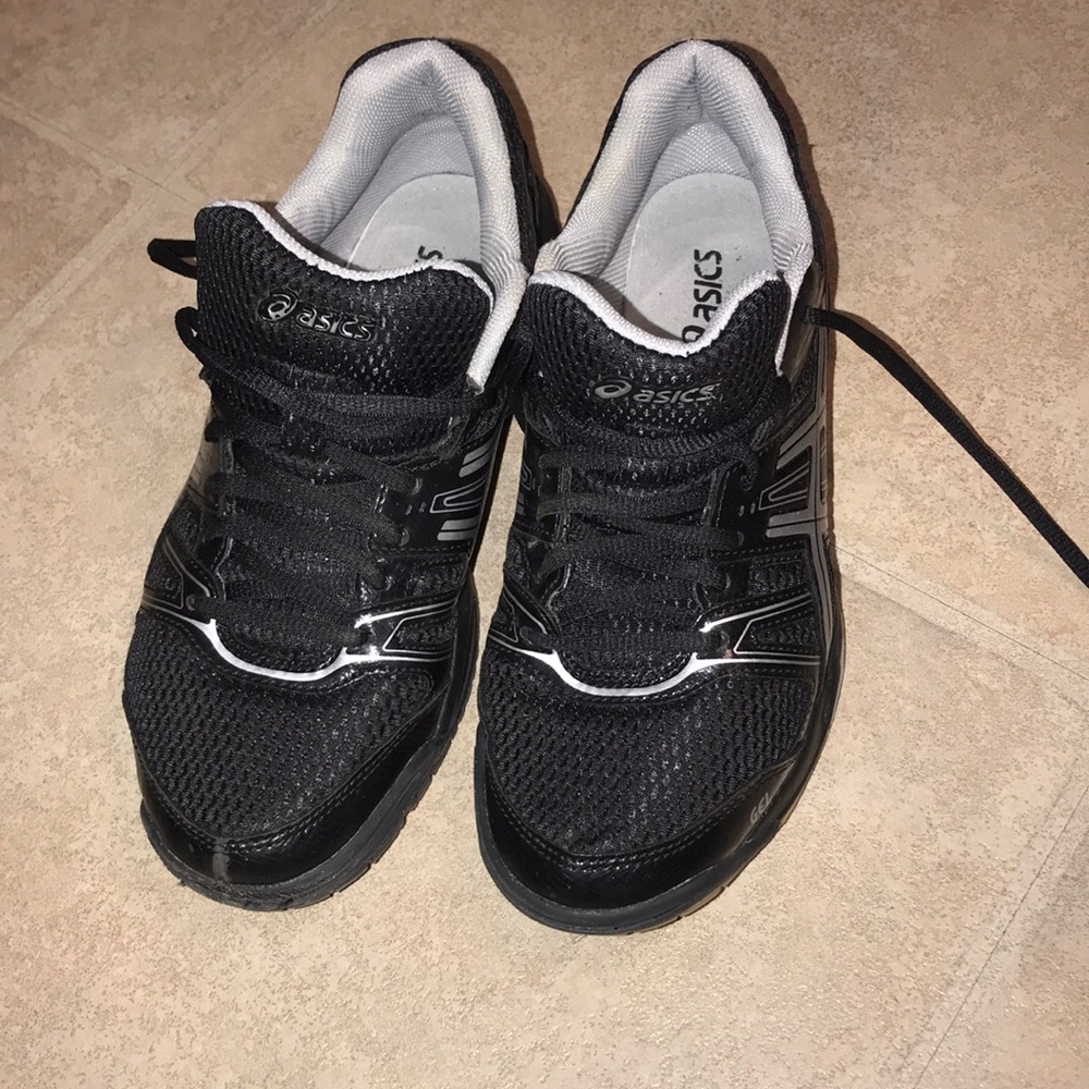 Black Mizuno Volleyball Sneakers
